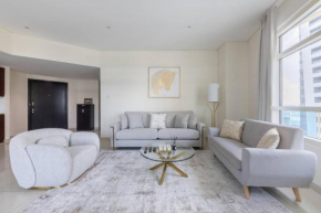 Spacious 2br, Infront Of The Metro Station Marina